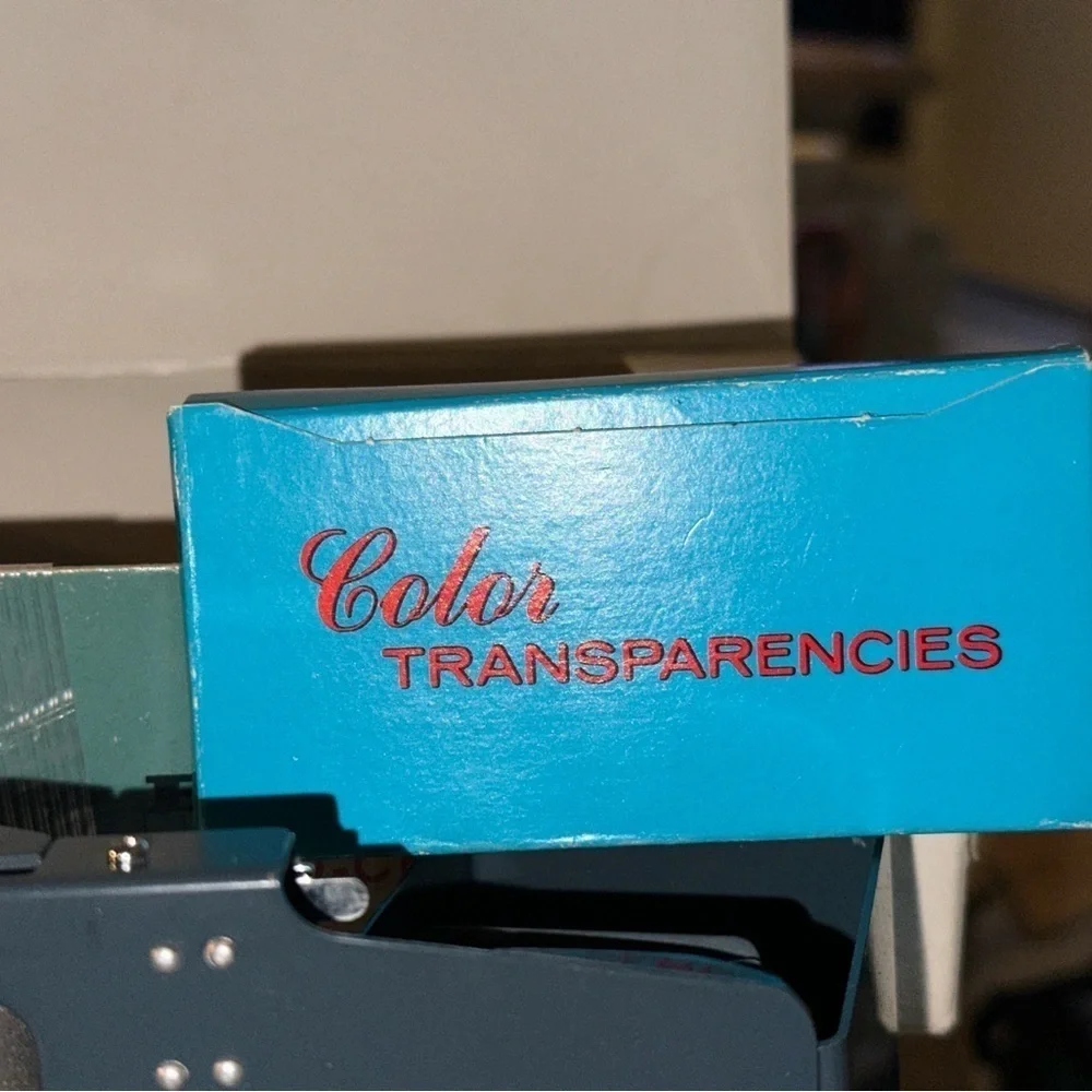 Elmo Auto Changer Slide Projector & Color Transparencies